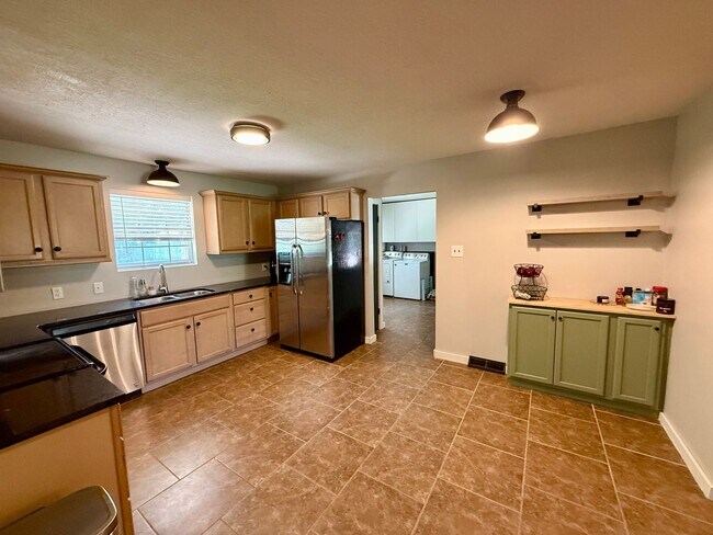 Building Photo - 316 Marzee Ann Dr