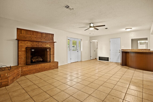 Building Photo - 905 N Johnson Ave