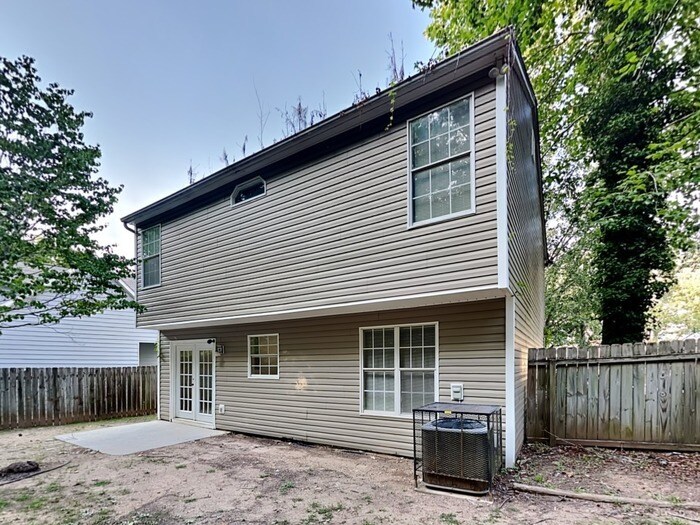 Building Photo - 6468 Drake Manor
