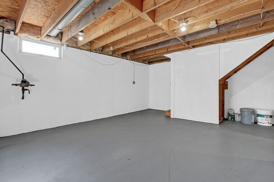 Building Photo - 4895 Drayton Rd