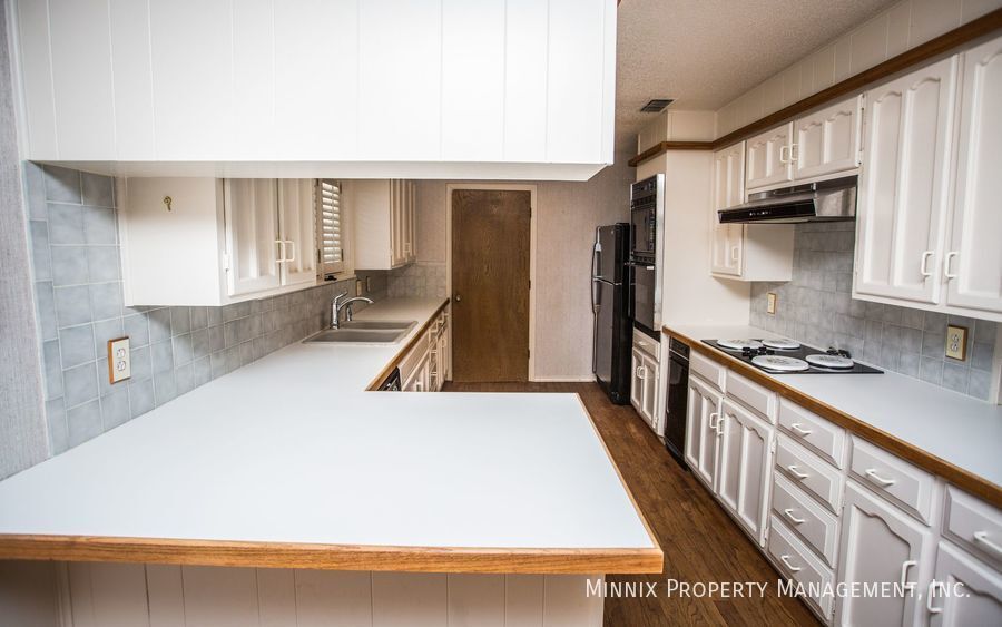 Building Photo - 7713 Lynnhaven Ave