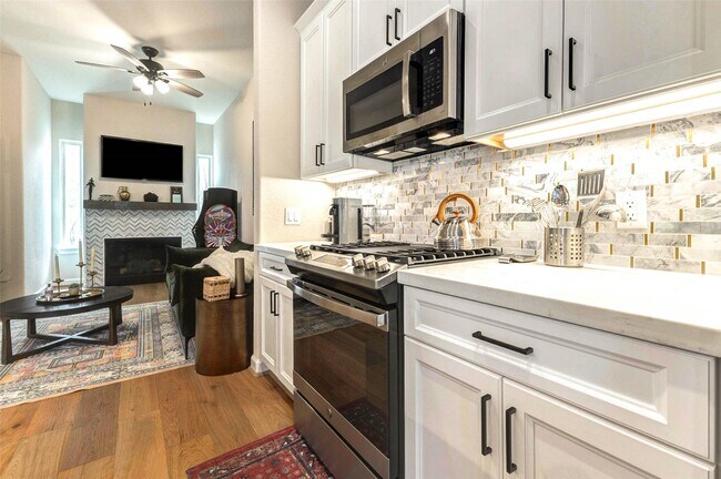 Building Photo - 11005 Upland Forest Dr