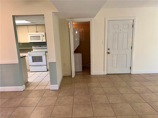 Building Photo - 12650 Kenwood Ln