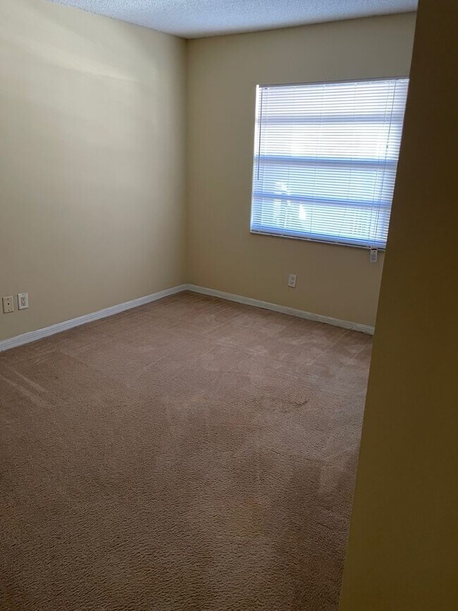 Building Photo - Coral Gardens Two bedroom condo