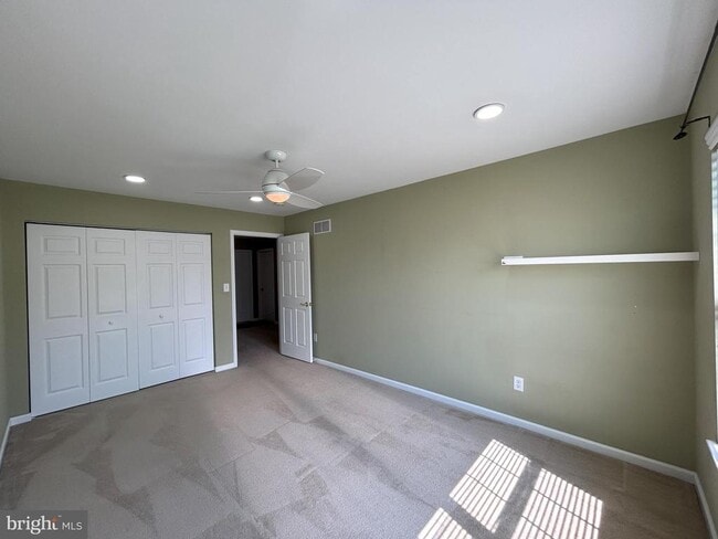 Building Photo - 122 Providence Ln