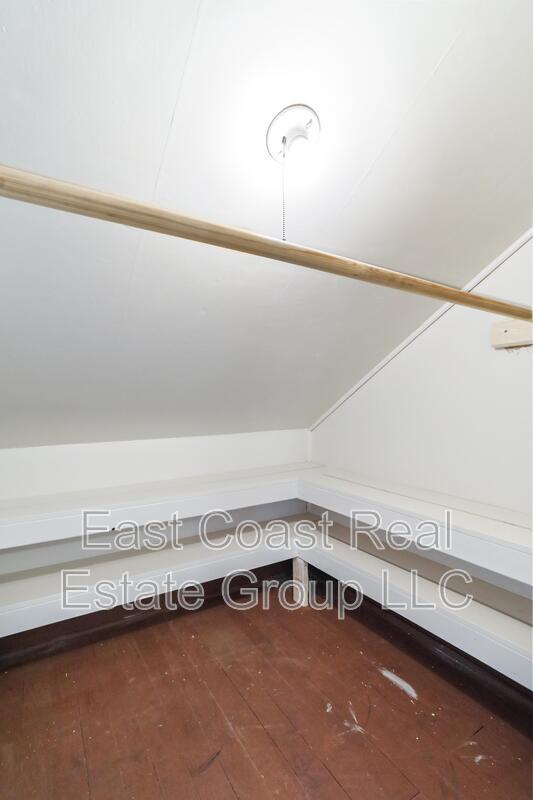 Building Photo - 208 N Mary St