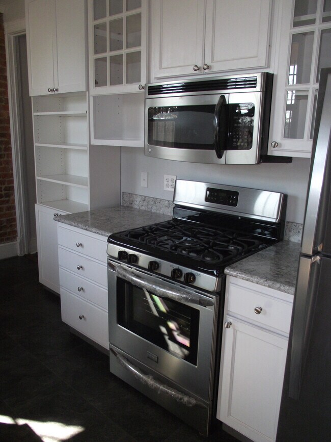 Kitchen view 1 - 1419 E Capitol St SE