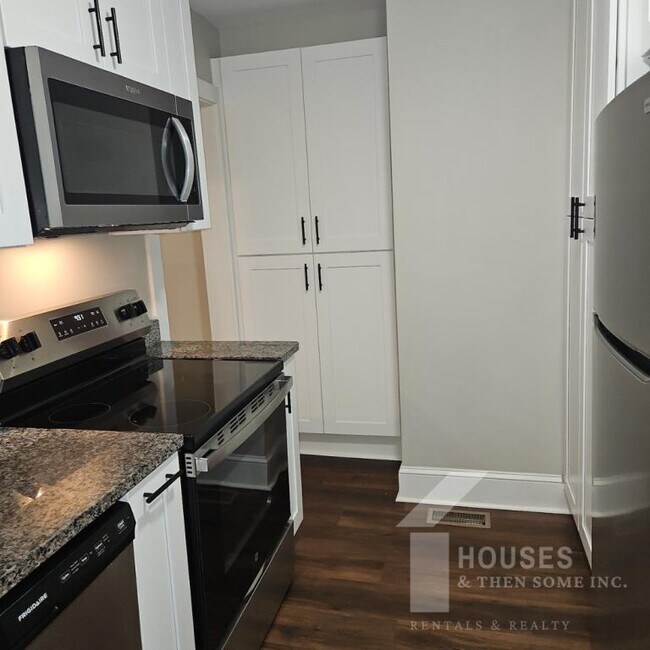 Building Photo - 8 Dargan St