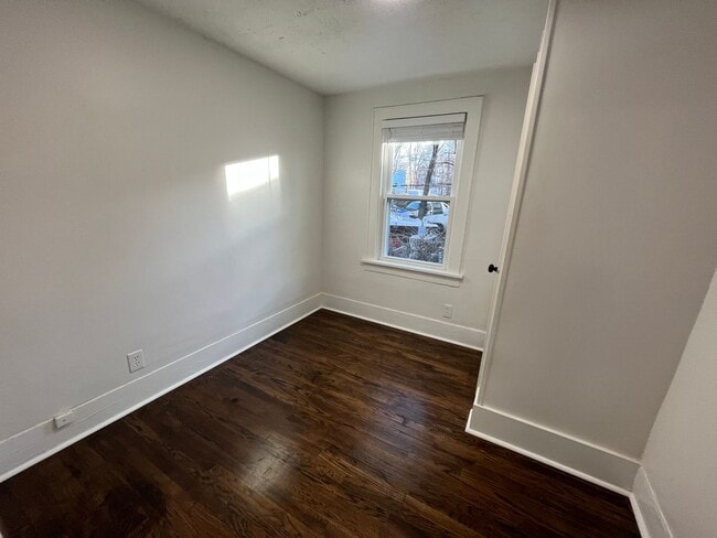 Building Photo - Fully Remodeled House!