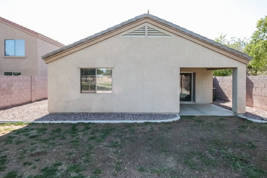 Building Photo - 432 S Sabrina