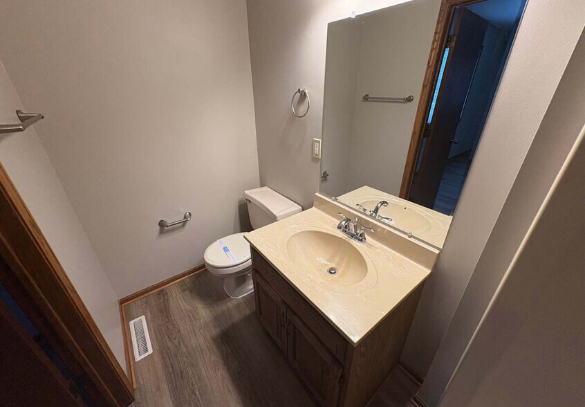 Building Photo - 7362 Paulsen Dr