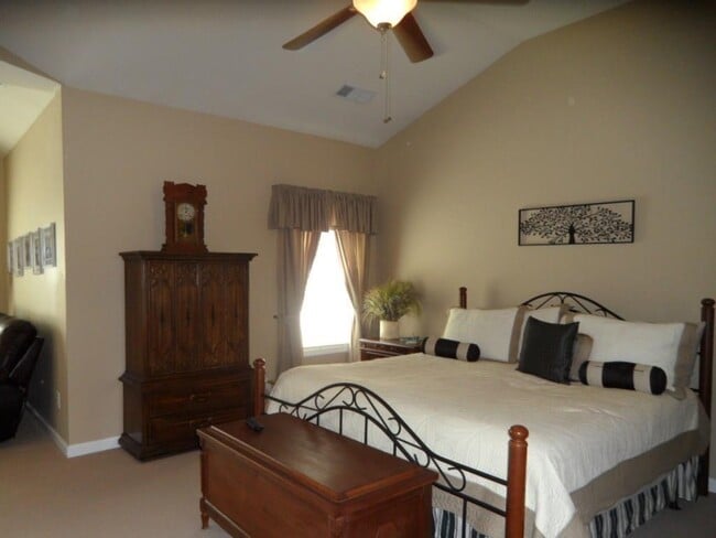 Building Photo - 5040 Hastings Terrace