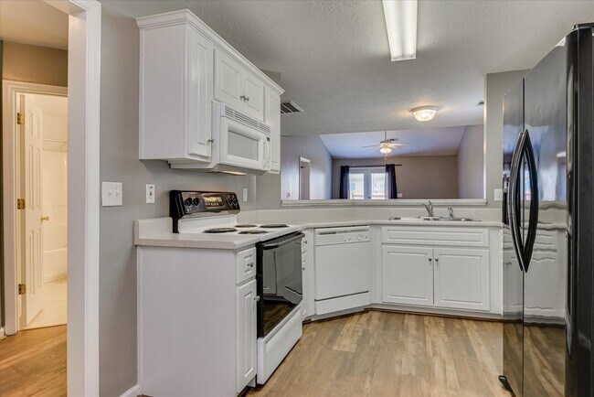 Building Photo - 131 Bevington Dr