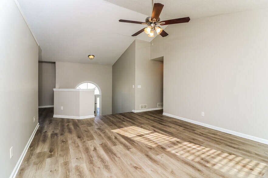 Building Photo - 205 Ashland Manor Dr