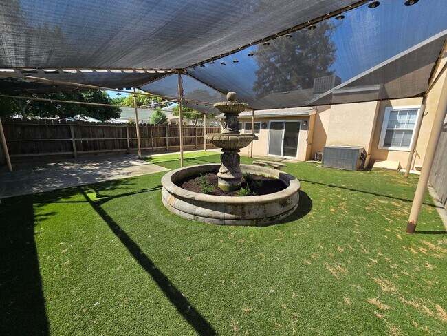 Building Photo - Beautiful 2 Bedroom 1 Bath Home