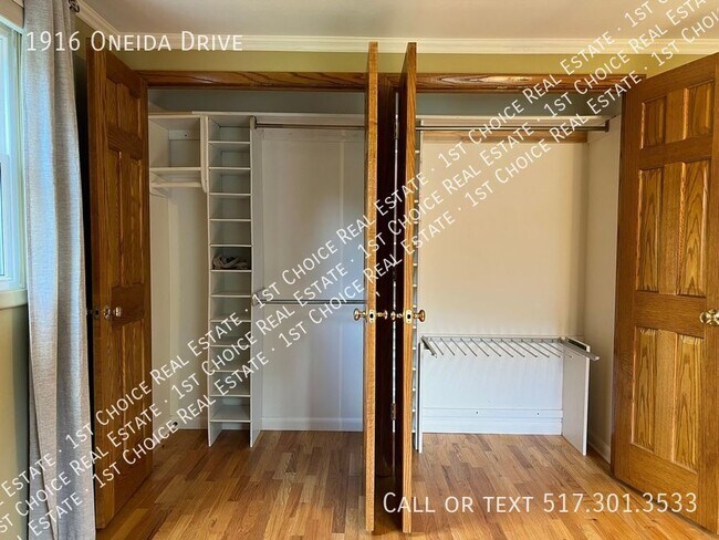 Building Photo - 1916 Oneida Dr