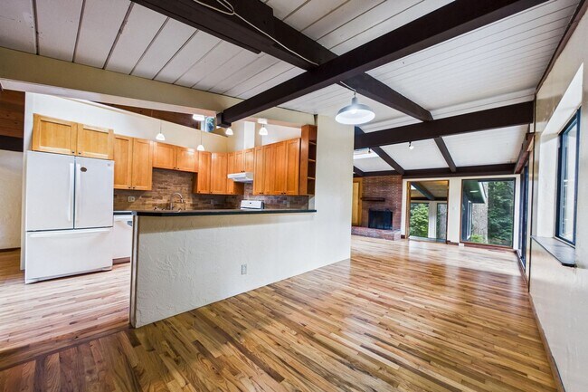 Building Photo - 2910 Greenbriar Ln