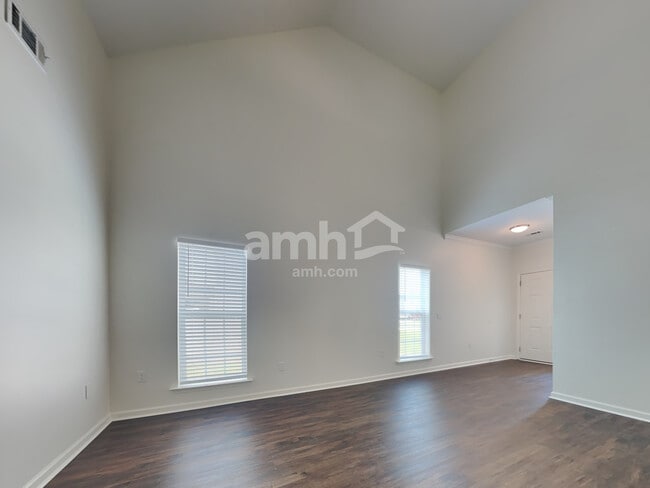 Building Photo - 60 Rhett Ln