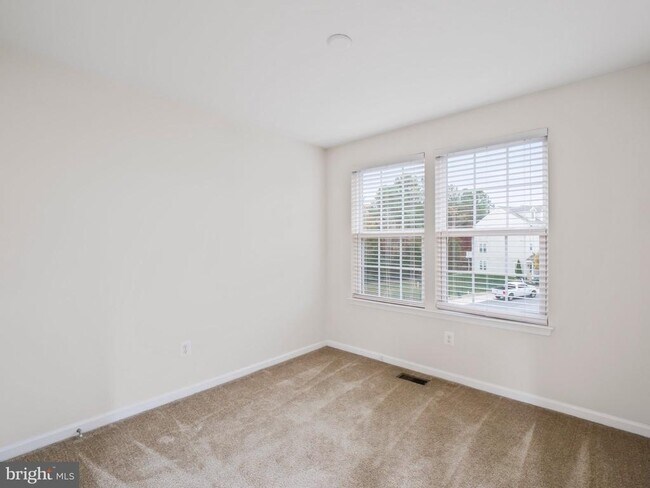 Building Photo - 43824 Royal Fern Ln