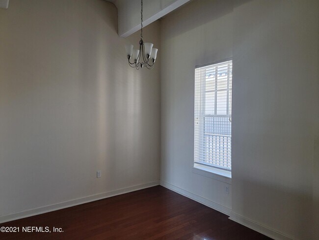 Building Photo - 1661 Riverside Ave