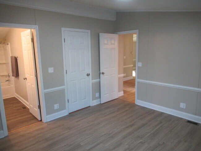 Building Photo - Move-In Ready 3-Bedroom Home in North Lincoln School District!