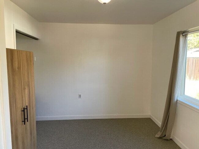 Building Photo - Woodland Park 1-Bedroom!