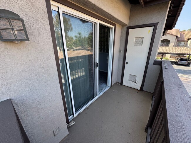 Building Photo - Bright & Spacious 1 Bedroom Apartment in T...