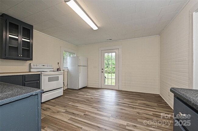 Building Photo - 3619 Little Mountain Rd