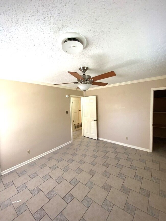 Building Photo - AVAILABLE NOW; APPLY AT OUR WEBSITE TODAY!! 2 WEEKS FREE!!!