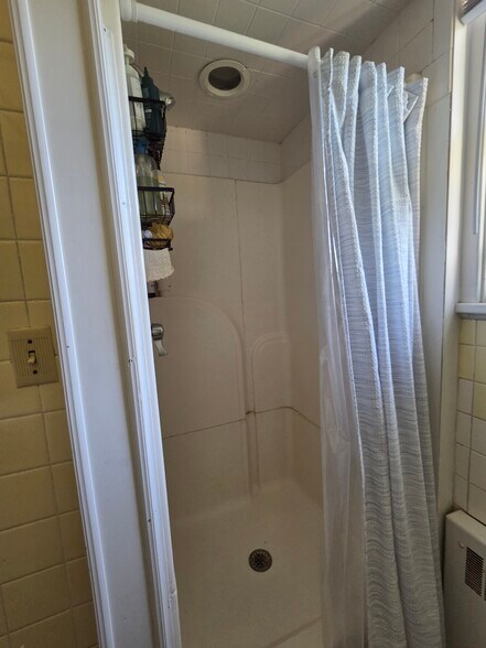 Building Photo - 165 W Broadway St