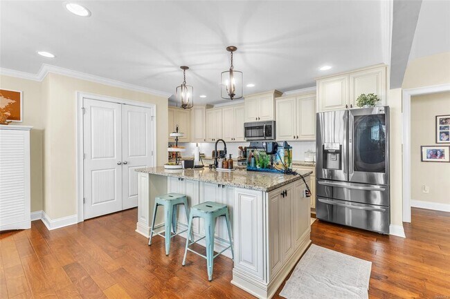 Building Photo - 1808 Mabel Dr