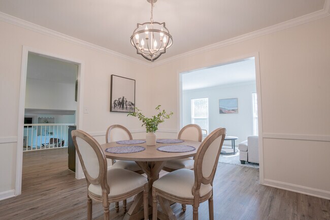 Building Photo - 411 Bromwell Dr