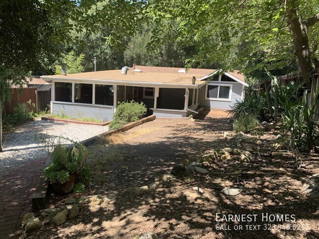 Building Photo - 2446 Liberty Ln