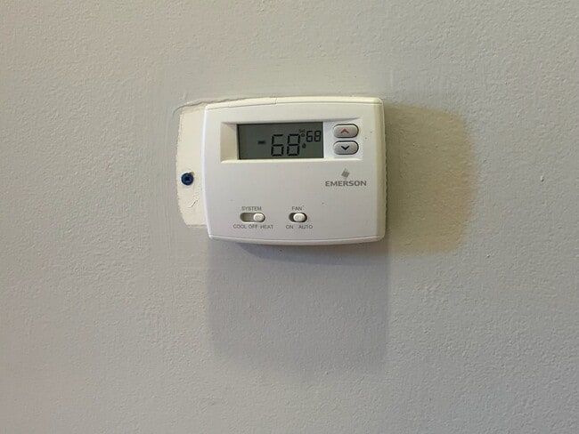 Building Photo - 2002 W Chicago Ave