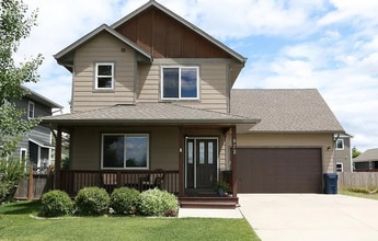 Building Photo - Beautiful Single Family Home!