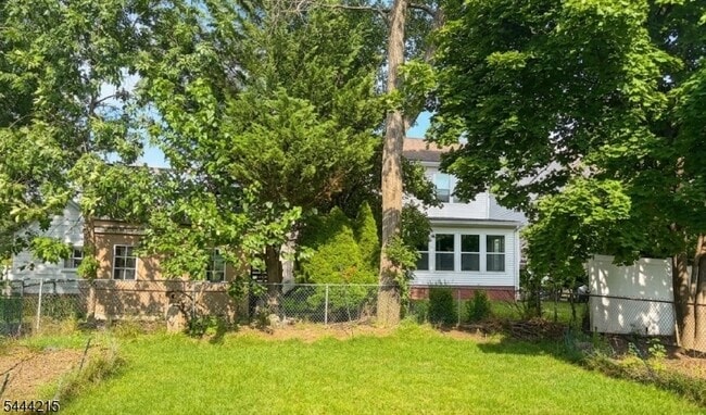 Building Photo - 32 Pawnee Ave