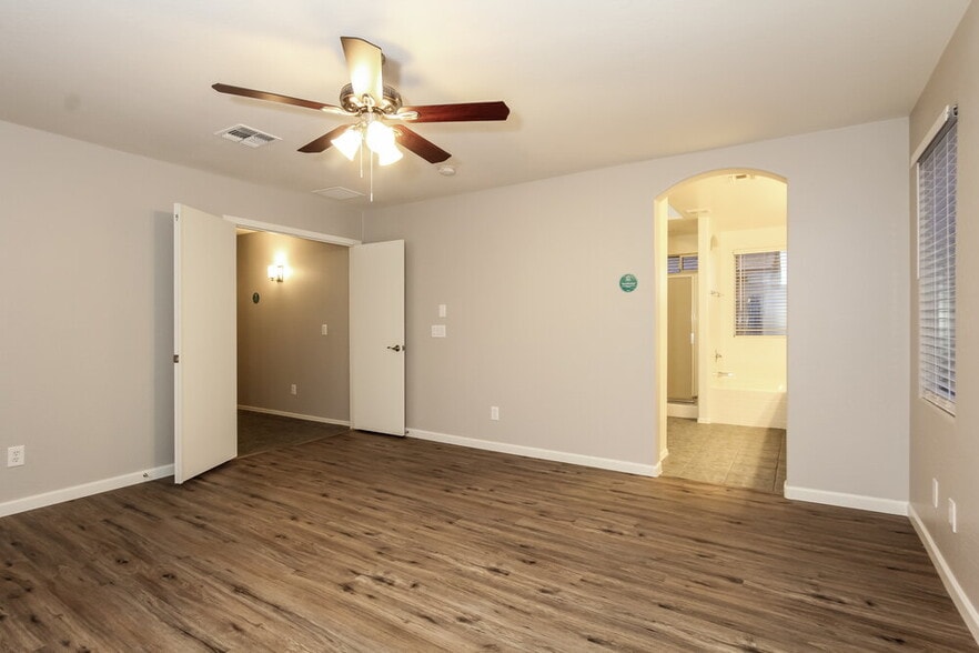 Building Photo - 7815 W Northview Ave