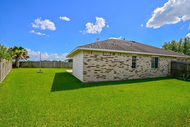 Building Photo - 7002 Bossut Dr