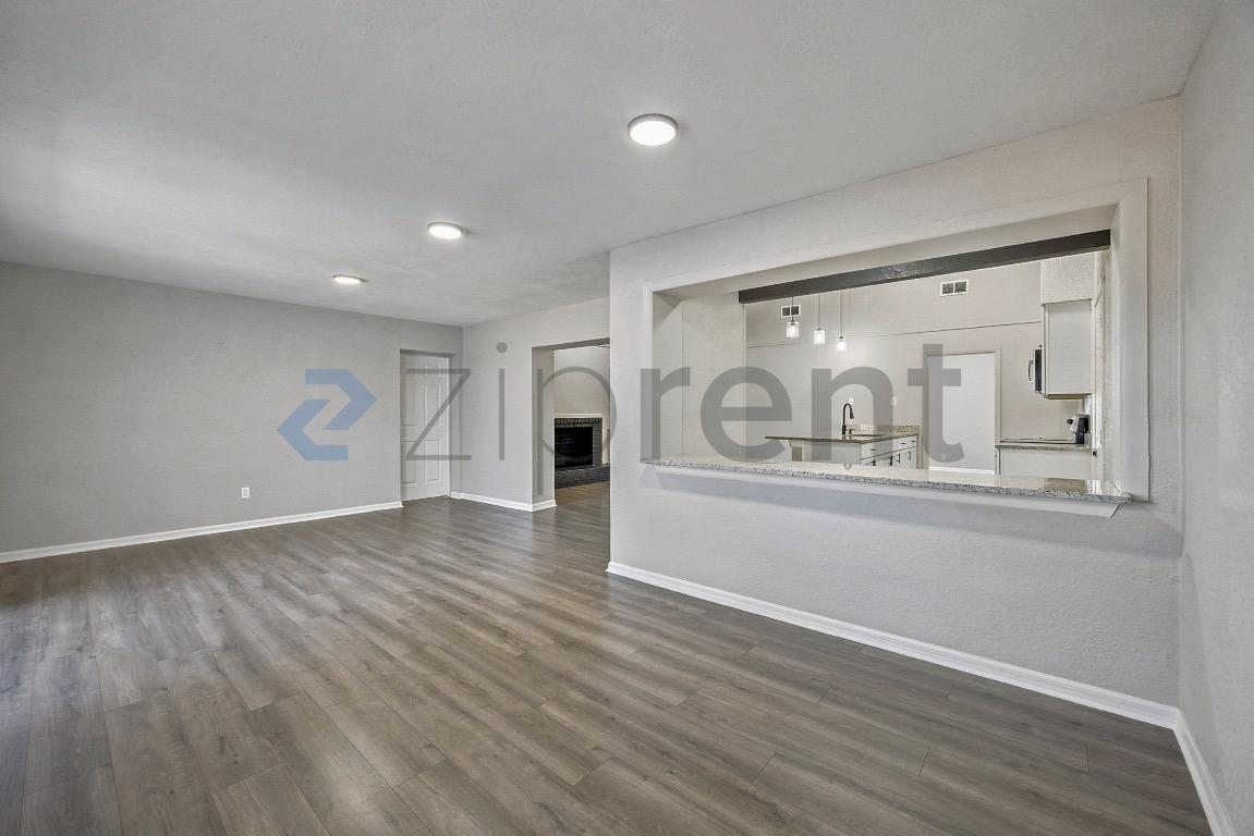 Building Photo - Unit