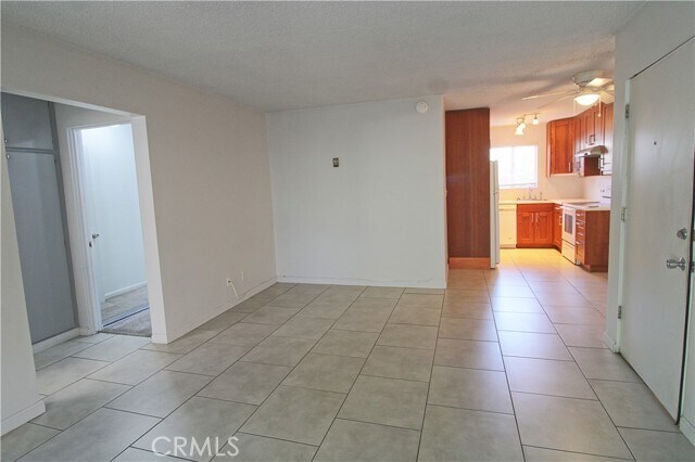 Building Photo - 807 E Cottonwood Rd