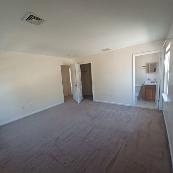 Building Photo - 1013 Walnut St.