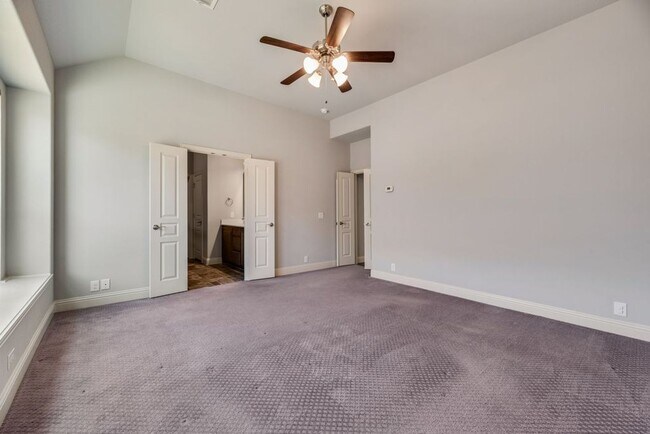 Building Photo - Charming 4-Bedroom plus office Home in Kreymer Estates