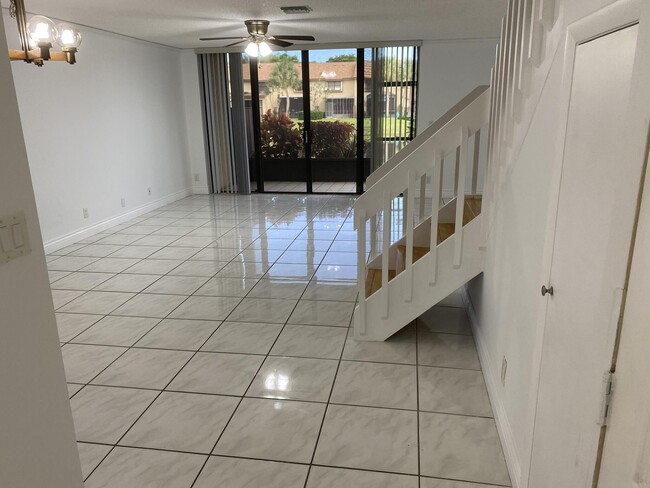 Building Photo - 3961 Cocoplum Cir