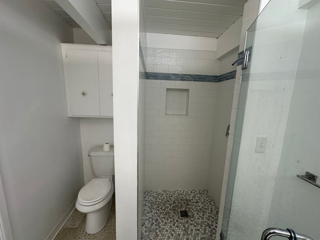 Building Photo - 3169 S Bentley Ave