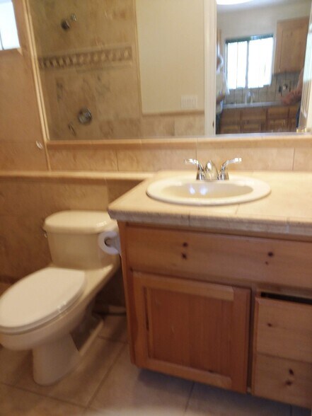 Building Photo - 770 Haines Ct