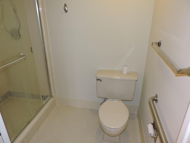 Building Photo - 701 Seafarer Cir
