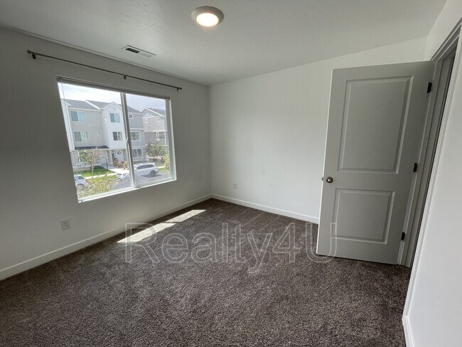 Building Photo - 1088 Waterway Ln