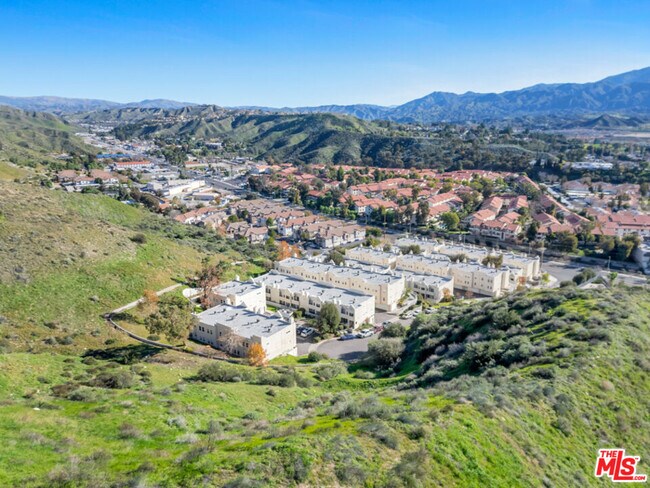 Building Photo - 18209 Sierra Hwy