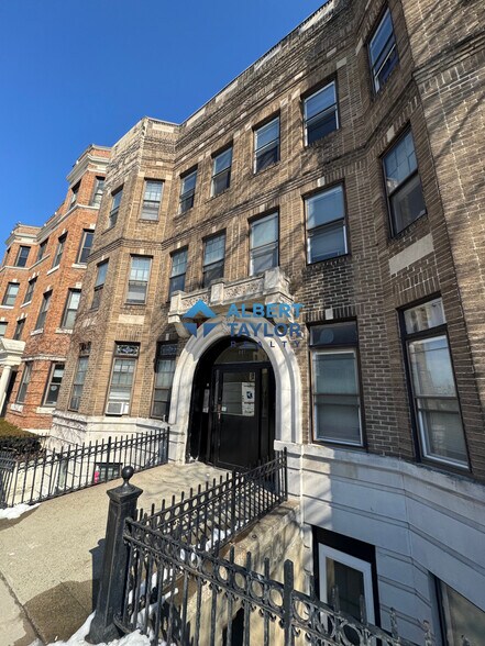 Building Photo - 466 Park Dr