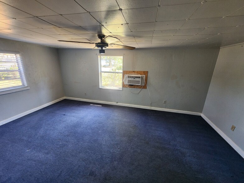 Building Photo - 5670 Lauramore Rd